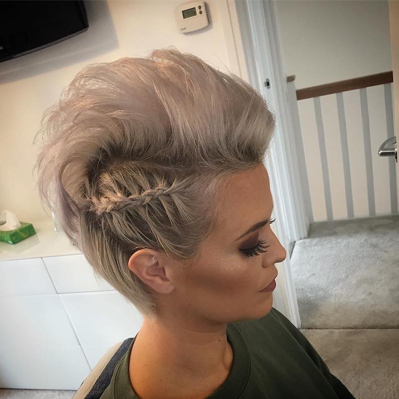 30 Trendy Short Updo Styles for Any Occasion