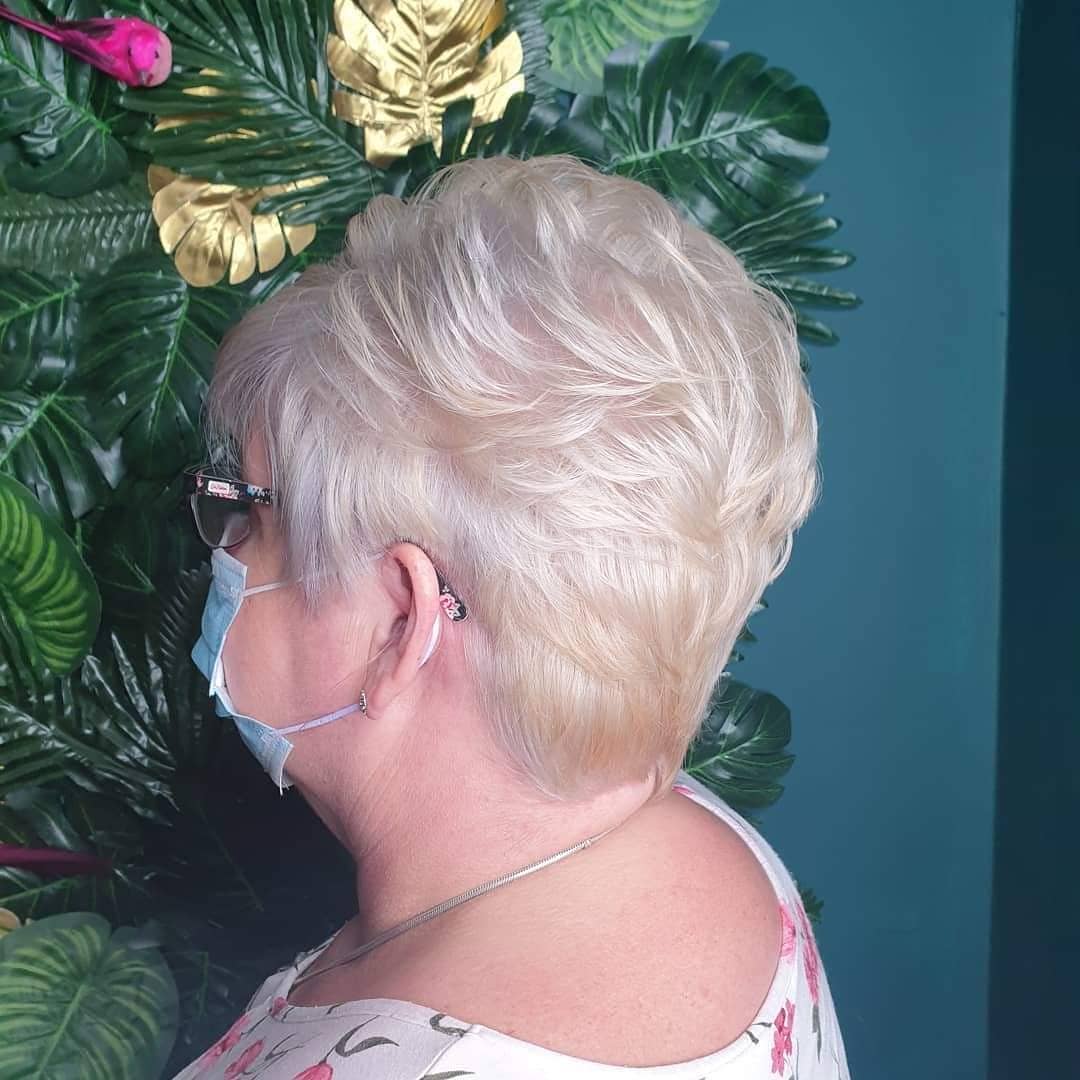 33 Short Hairstyles For Older Women - July 2020 Edition