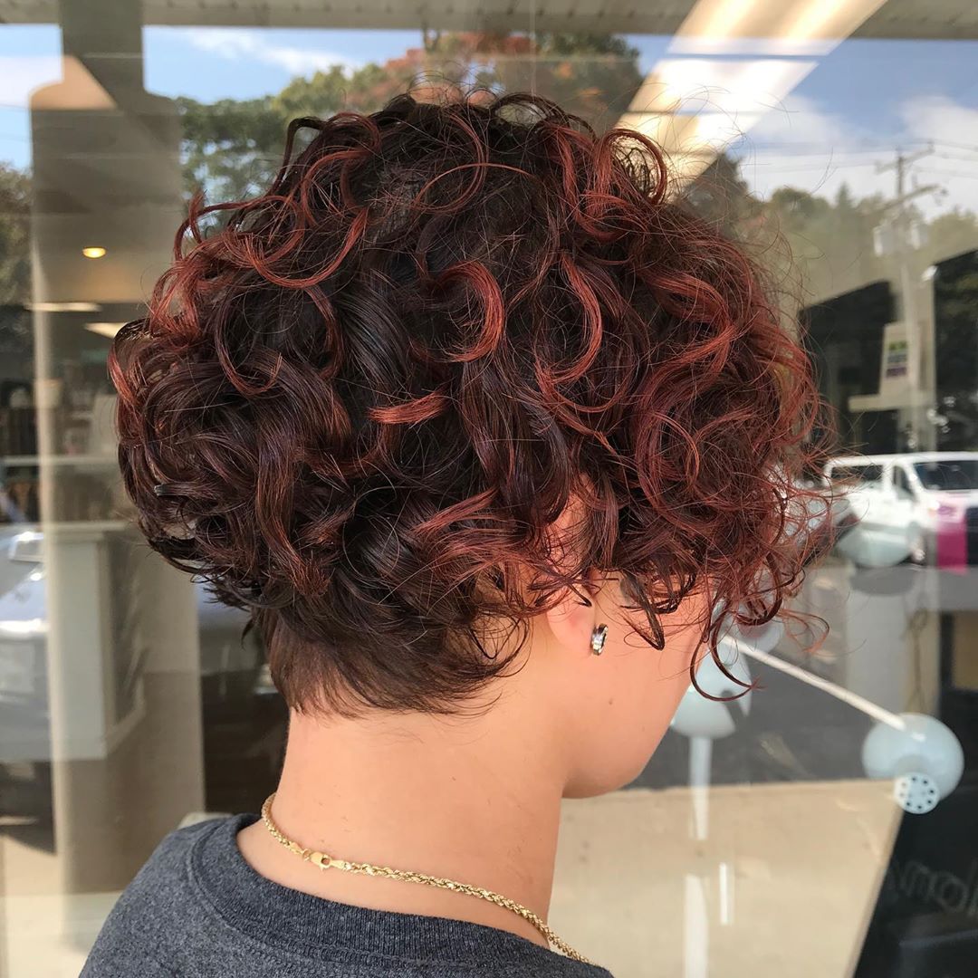 cute short haircuts for women with curly hair