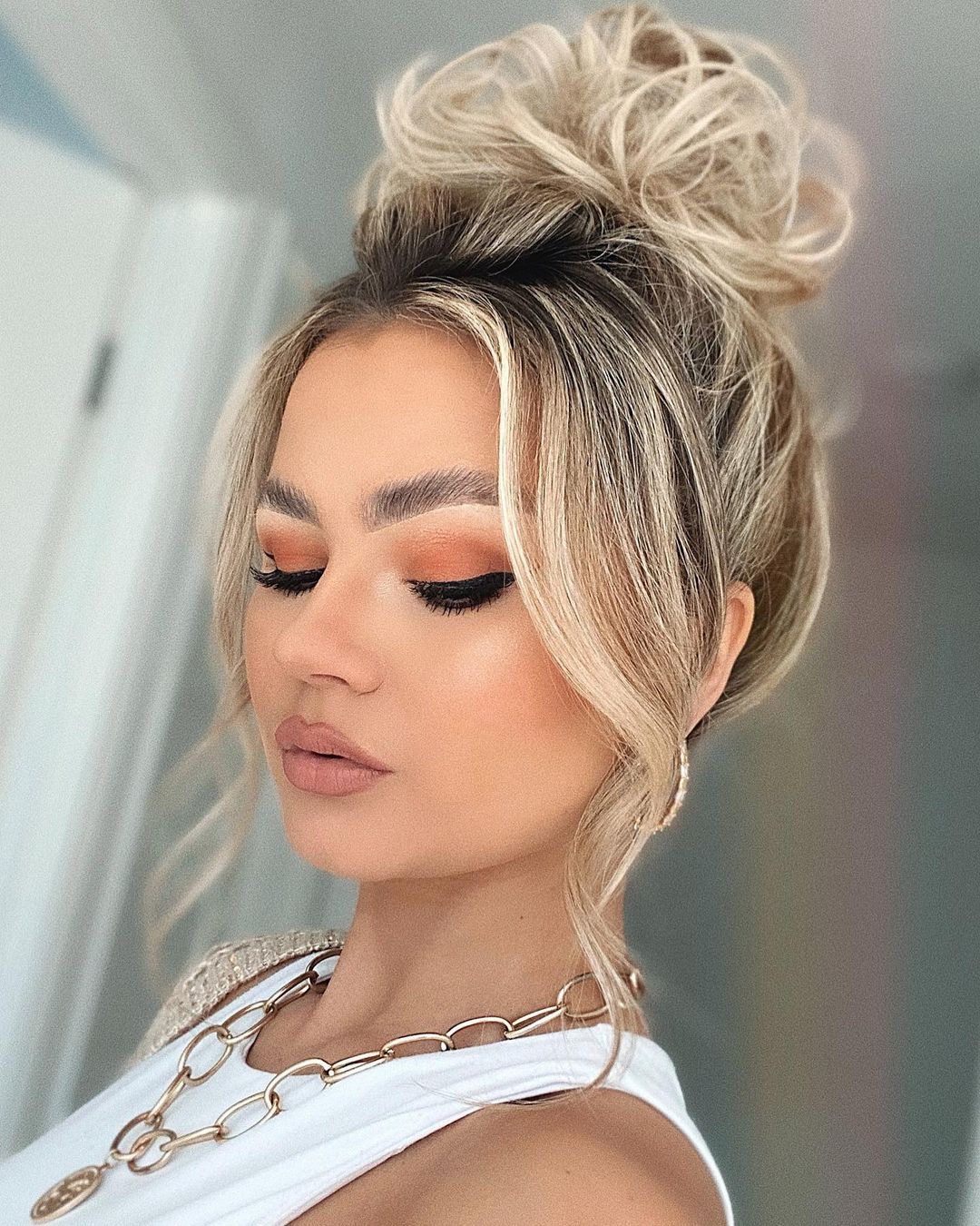 24 Messy Bun Hair Ideas That You Need To Try Out