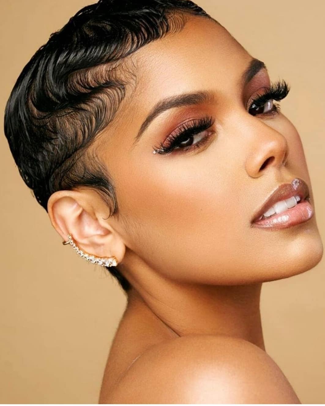 Short hair outlet finger waves