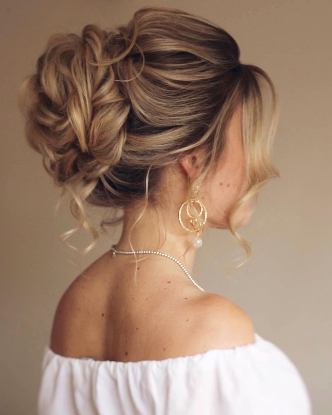 7 Classic, Simple Prom Hairstyles for All Hair Lengths